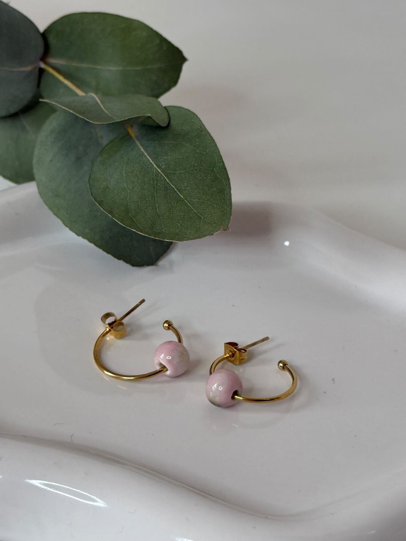 Boucles or petites perle rose