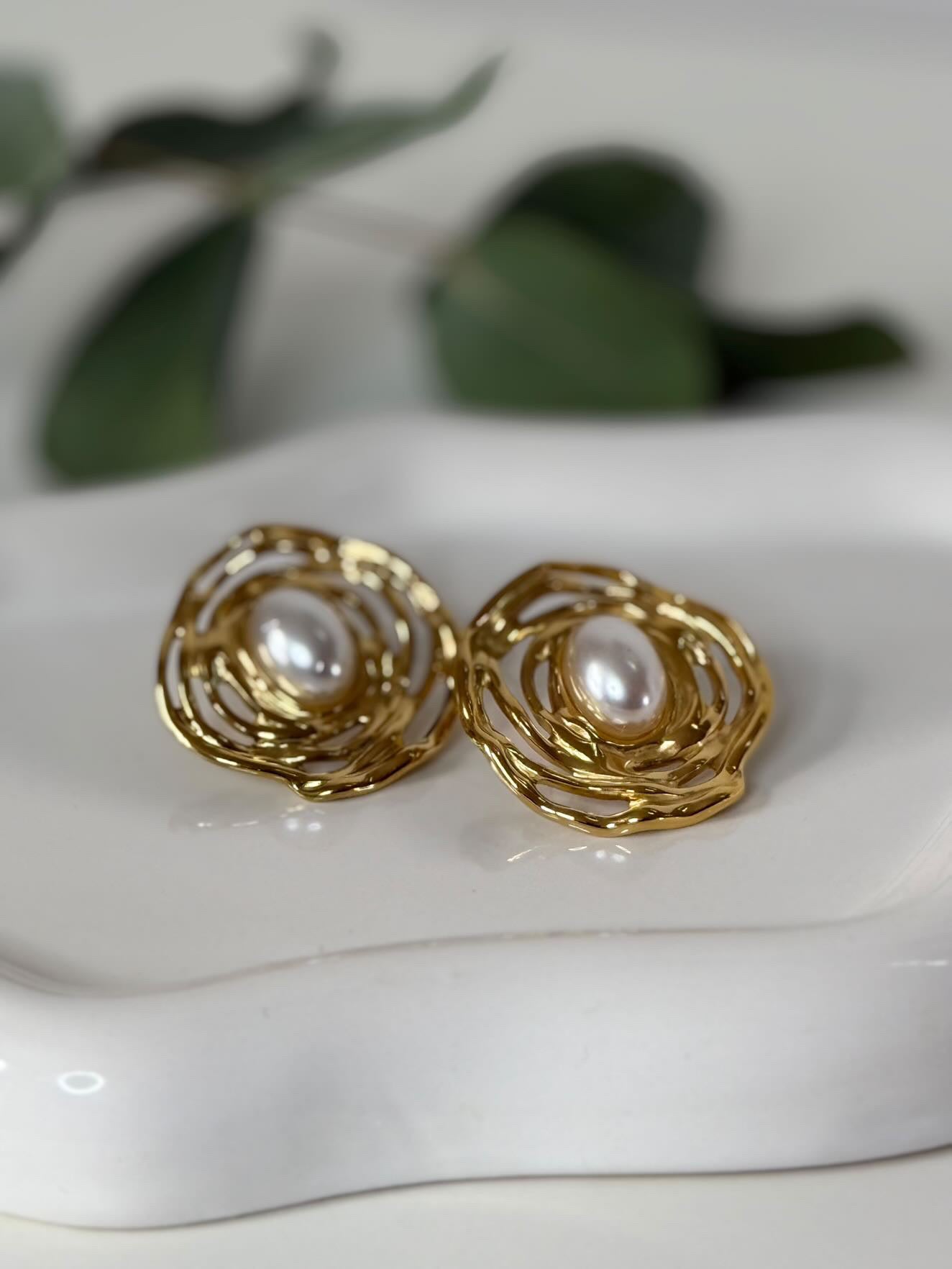 Boucles or détail perles