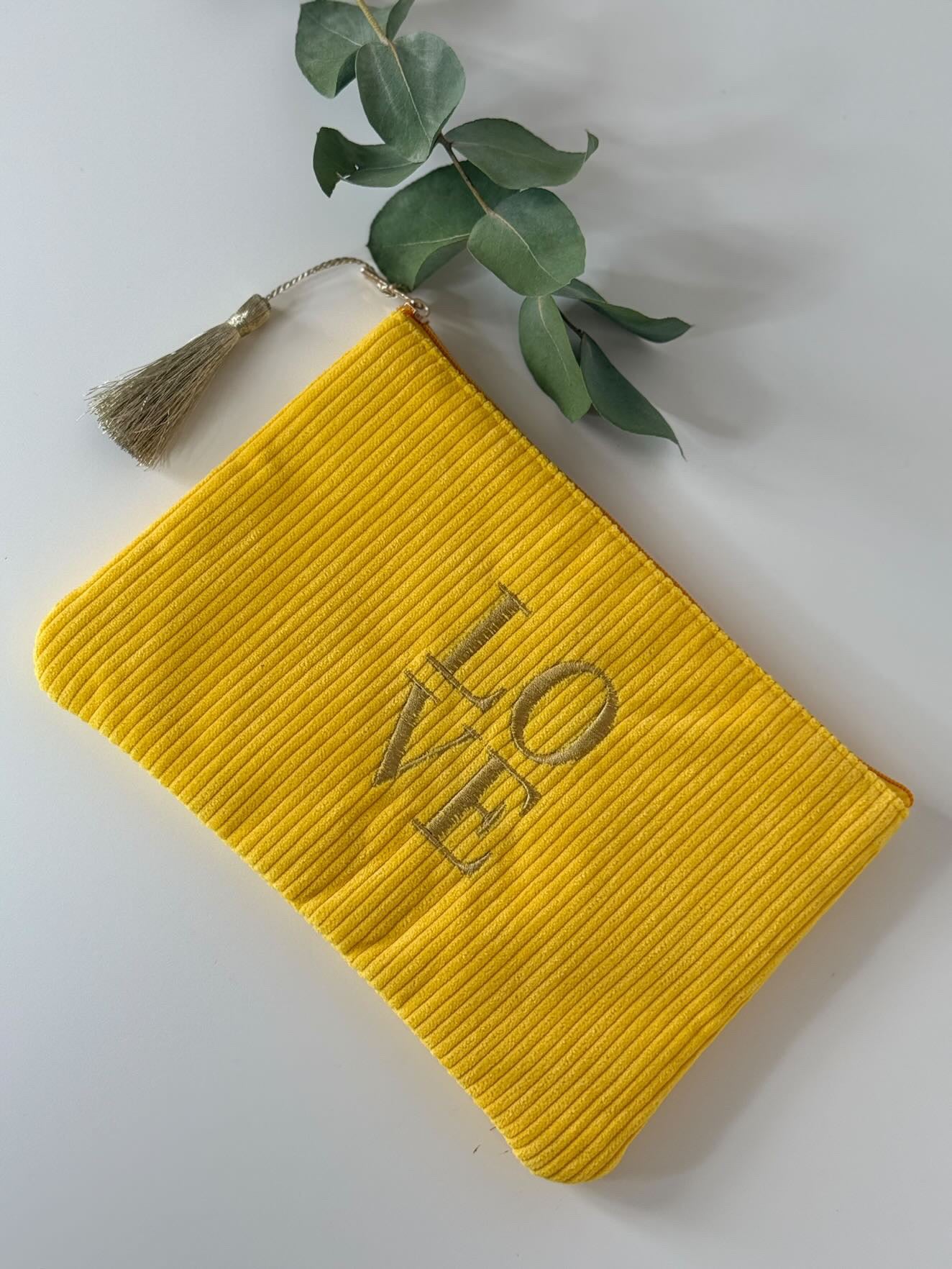 Pochette jaune écriture love
